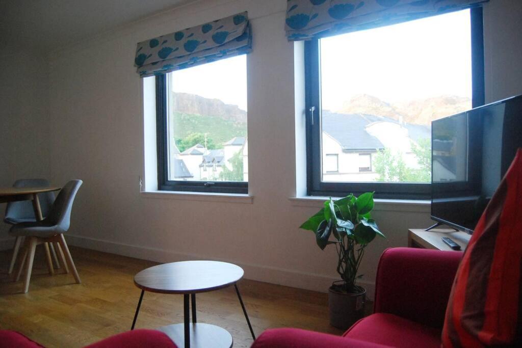 Central Two Bed Flat Close To Arthur'S Seat And University 爱丁堡 外观 照片
